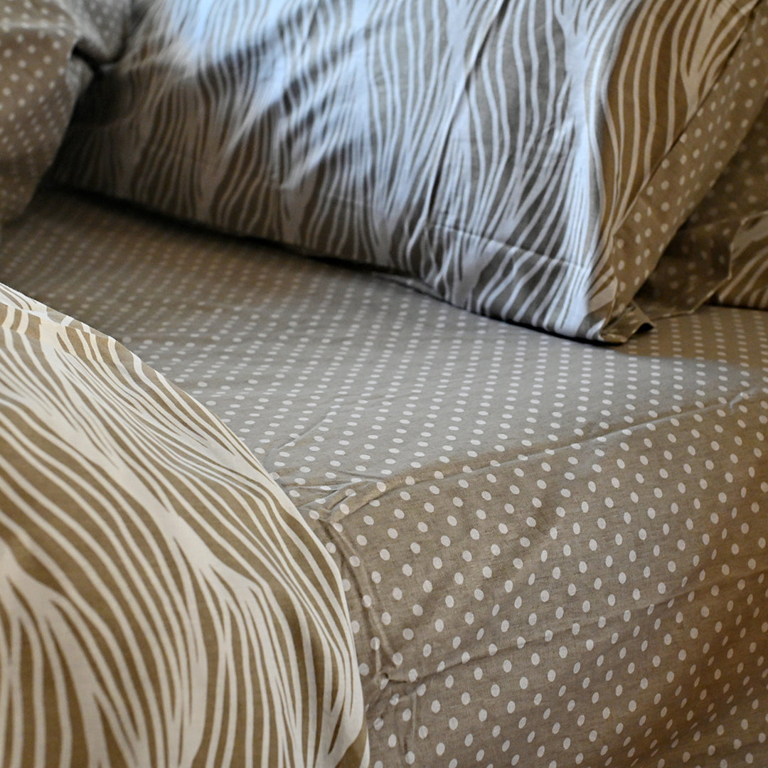 Fitted Sheet Earth Is Calling